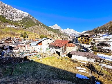 Foto Casa indipendente in Via Saretto 6, Pietraporzio Centro di 159 m²