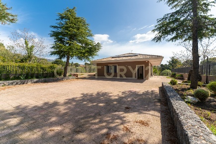 Foto Villa unifamiliare in Via Palermo 82, Nicolosi di 112 m² con 5 locali