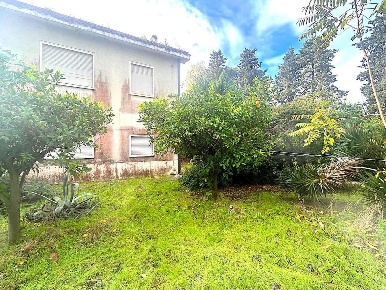 Foto Appartamento in Via Flacca 123, Fondi di 160 m² con 8 locali