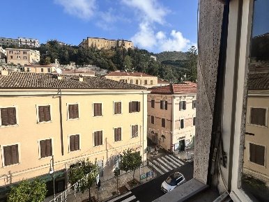 Foto Appartamento a Terracina Centro di 106 m² con 6 locali in vendita