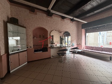 Foto Locale commerciale in Via Brunelli Maioni 26, Borgomanero di 59 m²