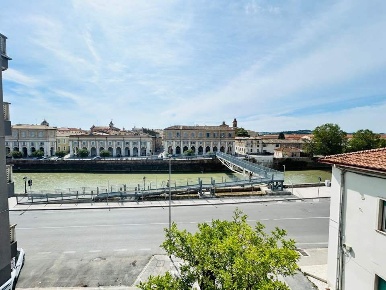 Foto Appartamento in Via Rossini 45, Senigallia di 140 m² con 6 locali