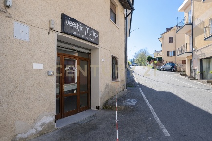 Foto Locale commerciale in Via Adua 69, Abbadia San Salvatore di 75 m²
