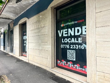 Foto Negozio in Via XX Settembre 56, Cassino Centro di 100 m² con 1 locali