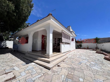 Foto Villa unifamiliare in Viale EUROPA 20, Pulsano di 58 m² con 3 locali