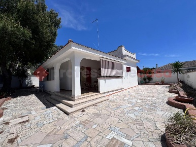 Foto Villa unifamiliare in Viale EUROPA 20, Pulsano di 58 m² con 3 locali