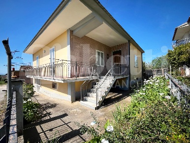 Foto Casa indipendente in Alcide Dei Gasperi, Pastorano di 120 m²