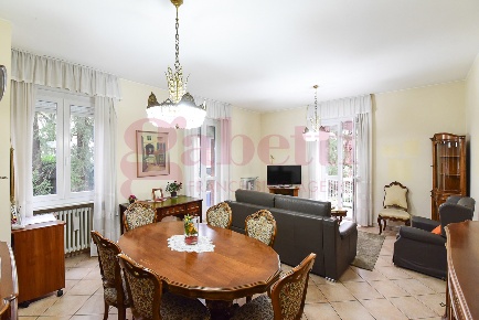 Foto Appartamento in Via Milano 22, Cantù Semicentro di 108 m² con 3 locali