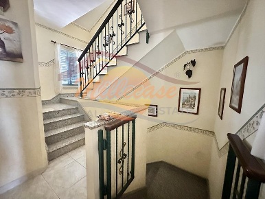 Foto Appartamento in VIALE EPIPOLI, Siracusa Epipoli di 130 m² con 5 locali