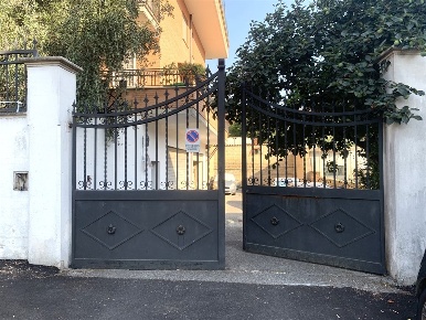Foto Box in Via Verga, Fonte Nuova Tor Lupara di 90 m² con 1 locali