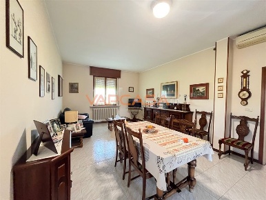Foto Appartamento in VIA PUCCINI, Lurano di 197 m² con 4 locali in vendita