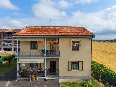 Foto Appartamento in VIA PUCCINI, Lurano di 197 m² con 4 locali in vendita