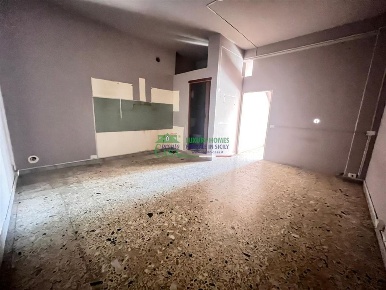 Foto Magazzino in Piazza Majorana, Comiso Centro di 60 m² con 2 locali