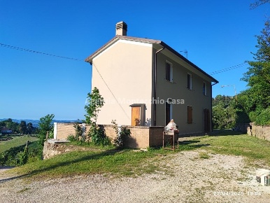 Foto Rustico in Strada Monteromanesco, Pesaro Villa Ceccolini di 203 m²