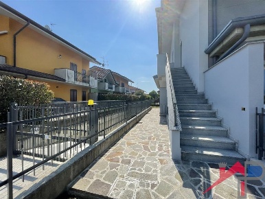 Foto Appartamento a Bonate Sopra Centro di 102 m² con 4 locali in vendita