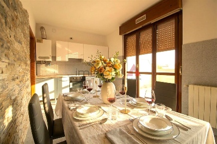 Foto Appartamento in via Monterosa, Carugate di 120 m² con 3 locali
