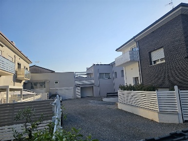 Foto Appartamento in Via Leonardo Da Vinci, Meda di 80 m² con 2 locali