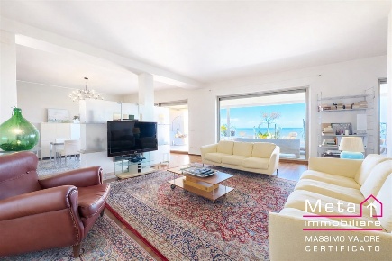 Foto Appartamento in VIa Aldo Moro, Bisceglie di 335 m² con 5 locali