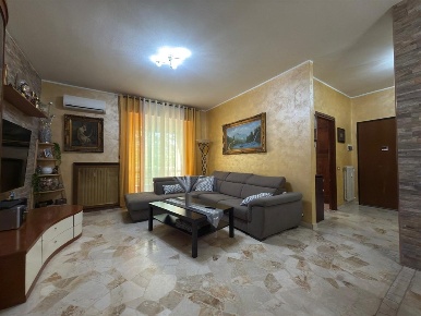 Foto Appartamento in via Gramsci, Vittuone di 100 m² con 3 locali