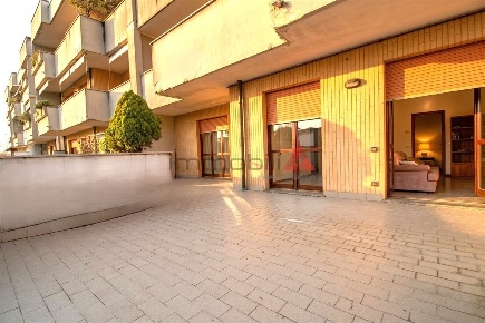 Foto Appartamento in via Monterosa, Carugate di 120 m² con 3 locali