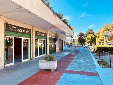 Foto Negozio a Casalnuovo di Napoli Centro di 85 m² con 2 locali in affitto