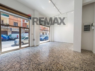 Foto Locale commerciale in Via Tommaseo 47, Cagliari Genneruxi di 74 m²