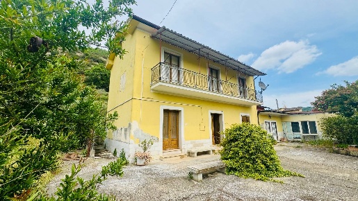 Foto Casa indipendente in C/da tignano basso, Apice di 170 m² con 6 locali