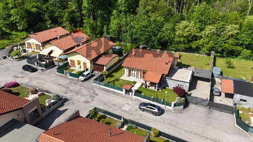 Foto Villa unifamiliare in via Pradaccio 44, Cadegliano-Viconago Pradaccio