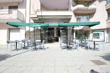 Foto Attività commerciale a Quartu Sant'Elena Quartu di 100 m² con 2 locali