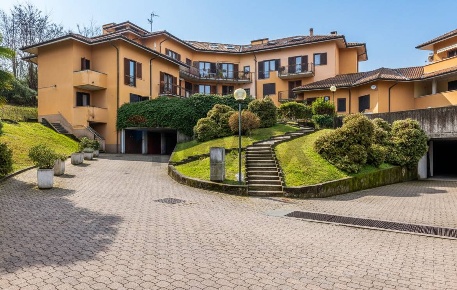 Foto Appartamento a Porto Valtravaglia Centro di 102 m² con 3 locali