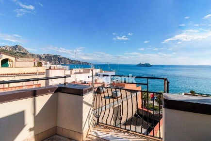 Foto Villa unifamiliare in Via Vittorio Emanuele SNC, Giardini-Naxos Centro
