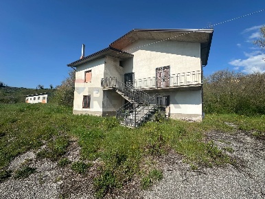 Foto Casa indipendente in C/da CAPITORTO snc, Casalduni di 240 m²