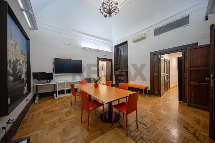 Foto Ufficio in Via Dei Lucchesi 29, Roma Trevi di 300 m² con 7 locali