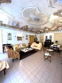 Foto Appartamento in Via Cavour, Garessio Centro di 270 m² con 7 locali