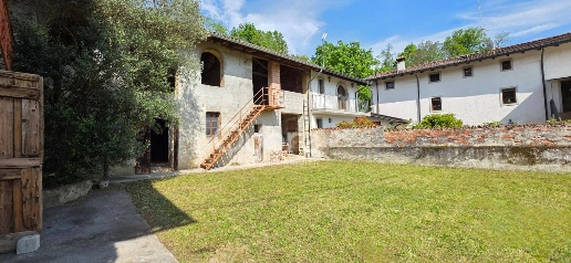 Foto Case semi ndipendenti in VIA LAVIA 35, Moruzzo di 141 m² con 6 locali