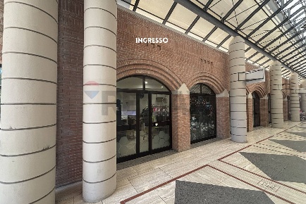 Foto Negozio in STRADA PROVINCIALE 3 DEL PADULINE SNC, Castiglione Paese