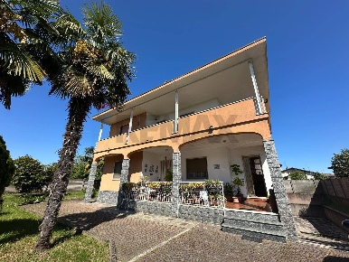 Foto Case semi ndipendenti in VIA Papa Giovanni XXIII 30, Cerano di 230 m²