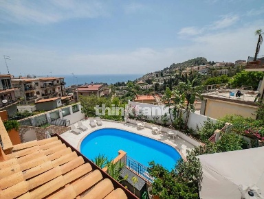 Foto Appartamento in Via Gaetano Martino, Taormina Centro di 400 m²