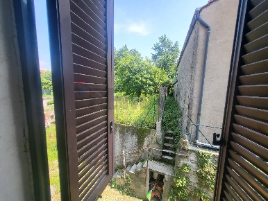 Foto Rustico a Villa Guardia di 350 m² con 7 locali in vendita