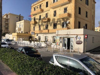 Foto Locale commerciale in RIVIERA VITTORIO MALLOZZI, Anzio Centro Storico