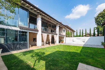 Foto Casa indipendente in via Clemente Rivetti 12, Rovato Centro di 511 m²