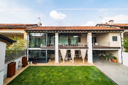 Foto Casa indipendente in via Clemente Rivetti 12, Rovato Centro di 511 m²
