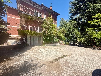 Foto Villa unifamiliare in Via Pennini, Avellino di 245 m² con 5 locali