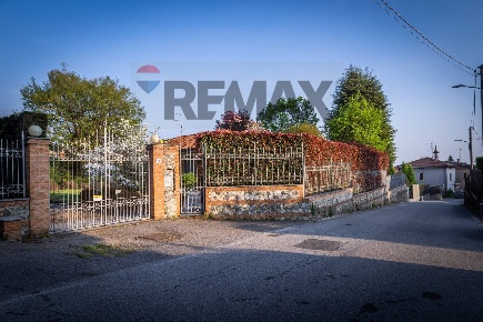 Foto Villa unifamiliare in Via 20 settembre 18, Cirimido di 340 m²