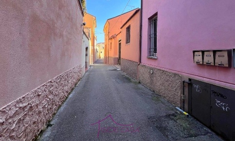 Foto Appartamento a Mantova Centro di 90 m² con 3 locali in vendita