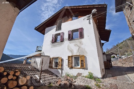 Foto Casa indipendente a Valfloriana di 242 m² con 6 locali in vendita