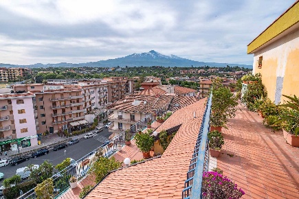 Foto Attico in Via Giovanni Verga 56, Acireale di 343 m² con 10 locali