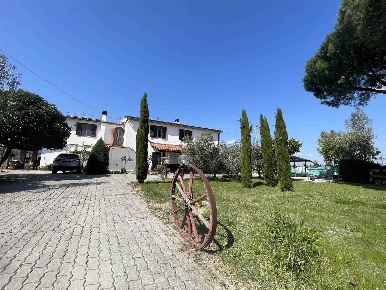 Foto Rustico a Grosseto Braccagni di 330 m² con 8 locali in vendita