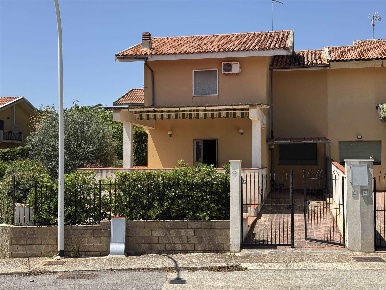 Foto Villa a schiera a Avola Chiusa Cavalli di 2 m² con 8 locali in vendita