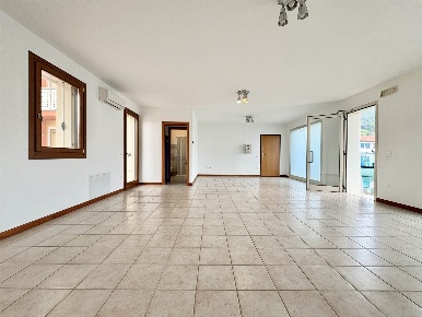 Foto Negozio in via roma, Lozzo Atestino di 60 m² con 1 locali in affitto
